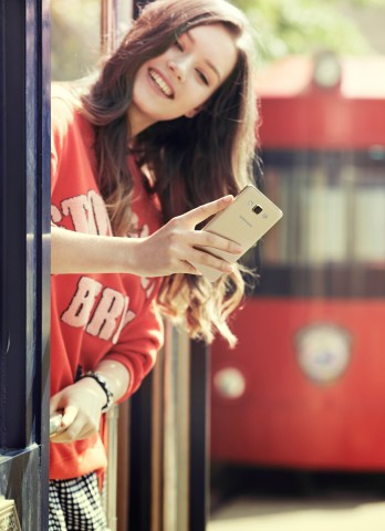 Смартфон Samsung Galaxy A3 (A300H/DS)