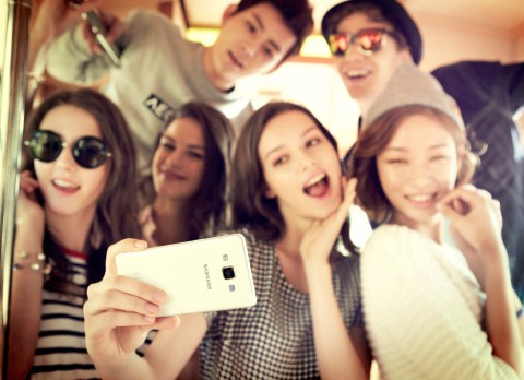 Смартфон Samsung Galaxy A3 (A300H/DS)