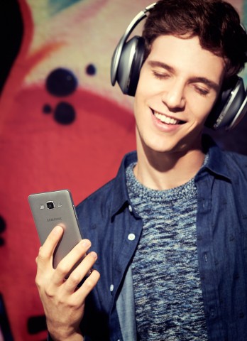 Смартфон Samsung Galaxy A3 (A300H/DS)