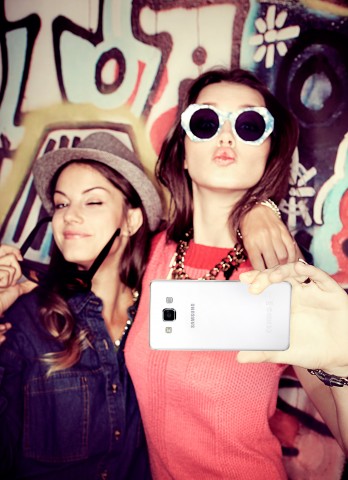 Смартфон Samsung Galaxy A3 (A300H/DS)