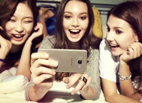 Смартфон Samsung Galaxy A5 (A500F) Смартфон Samsung Galaxy A5 (A500F)