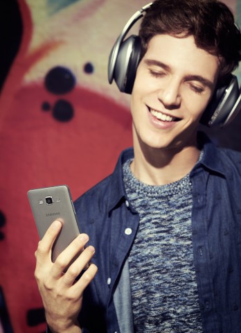 Смартфон Samsung Galaxy A5 (A500F) Смартфон Samsung Galaxy A5 (A500F)