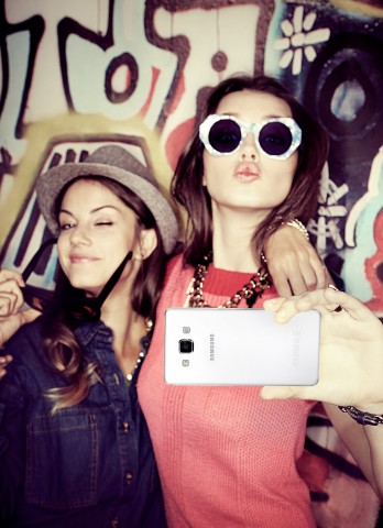Смартфон Samsung Galaxy A5 (A500F) Смартфон Samsung Galaxy A5 (A500F)