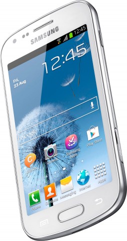 Смартфон Samsung Galaxy Trend (S7560) Смартфон Samsung Galaxy Trend (S7560)