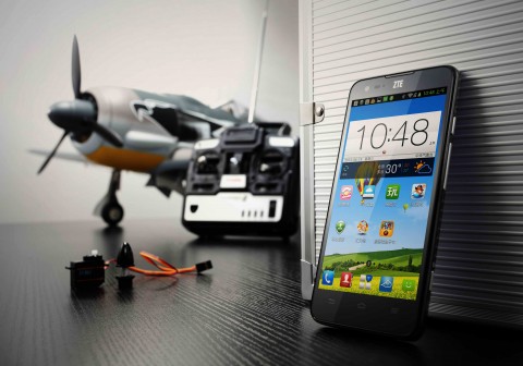 Смартфон ZTE Geek (V975) Смартфон ZTE Geek (V975)