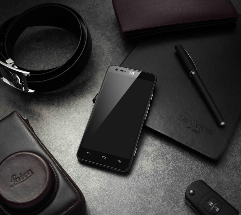 Смартфон ZTE Geek (V975) Смартфон ZTE Geek (V975)
