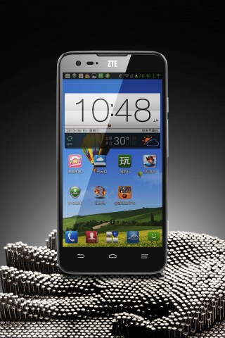 Смартфон ZTE Geek (V975) Смартфон ZTE Geek (V975)