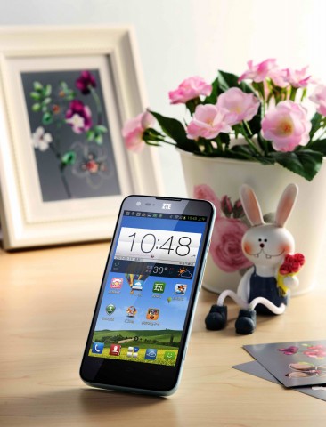 Смартфон ZTE Geek (V975) Смартфон ZTE Geek (V975)