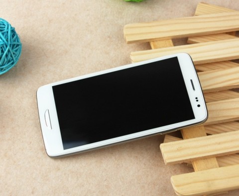 Смартфон iNew i3000 (4GB)